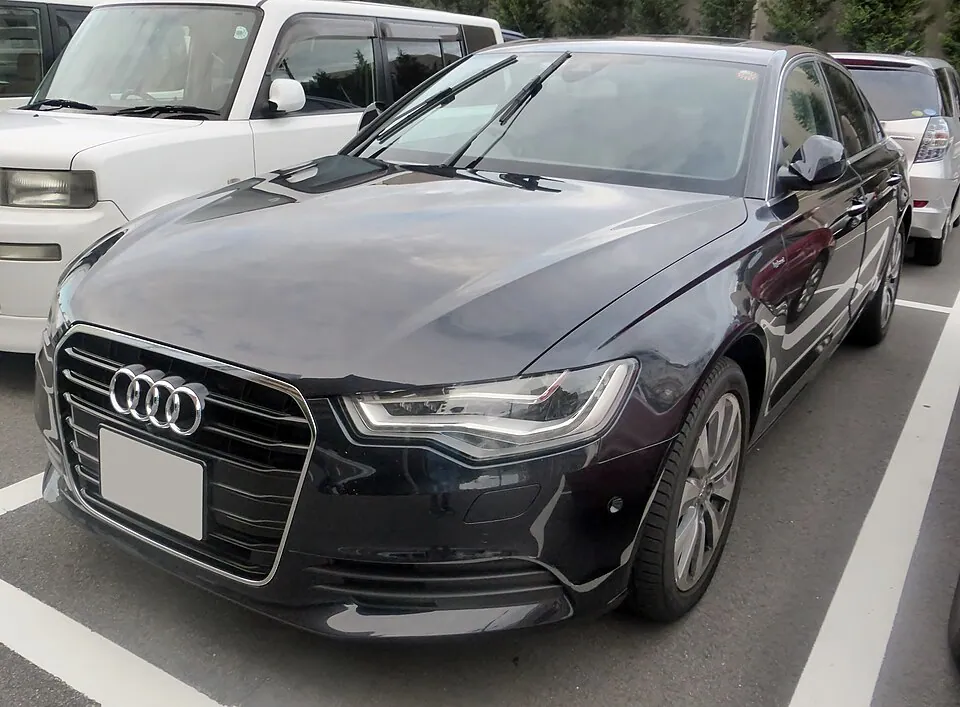 Audi A6 C7, вид спереди