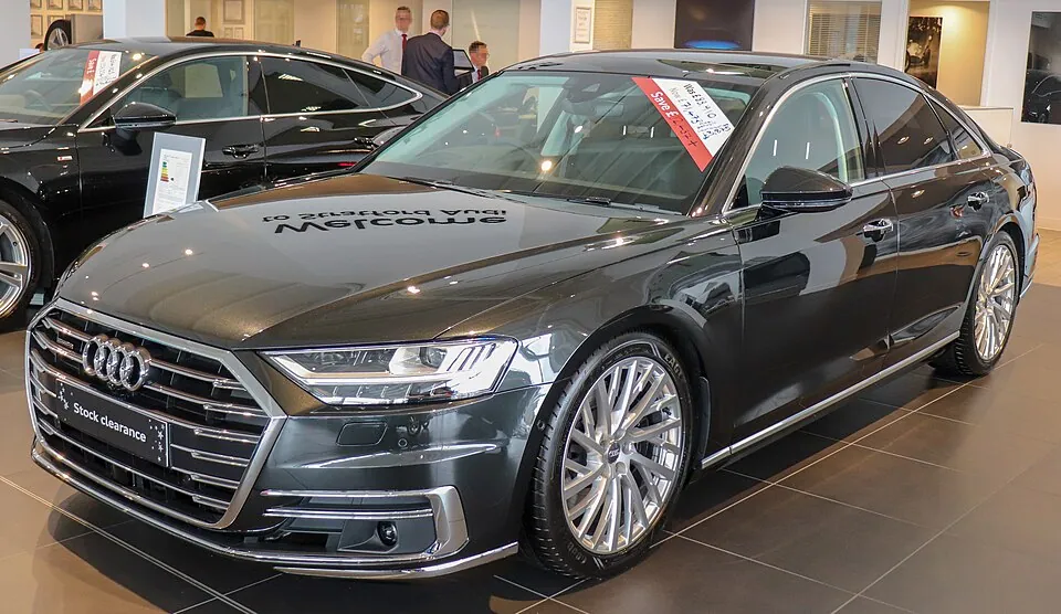 Audi A8 D5, vedere din față
