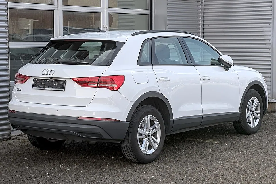 Тот же Audi Q3 F3B, вид сзади