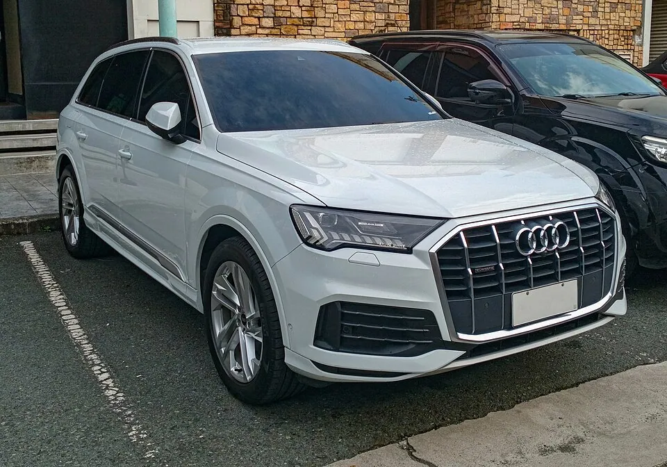 Audi Q7 4M, вид спереди