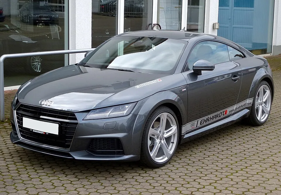 Audi TT FV3 2.0 TFSI, вид спереди