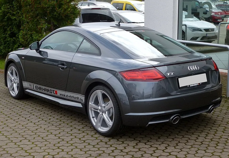 Тот же Audi TT FV3 2.0 TFSI, вид сзади