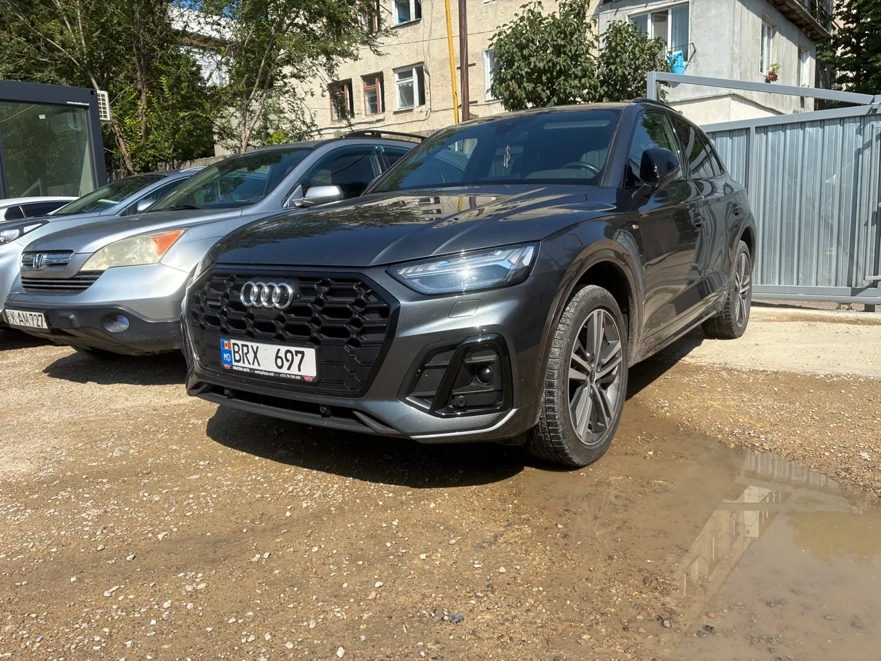 Audi Q5 у сервисного центра BRAVO MOTORS в Кишинёве