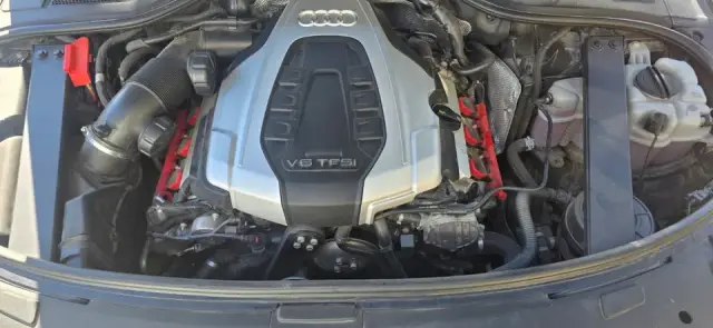 Фото из отзыва: двигатель V6 TFSI Audi A8